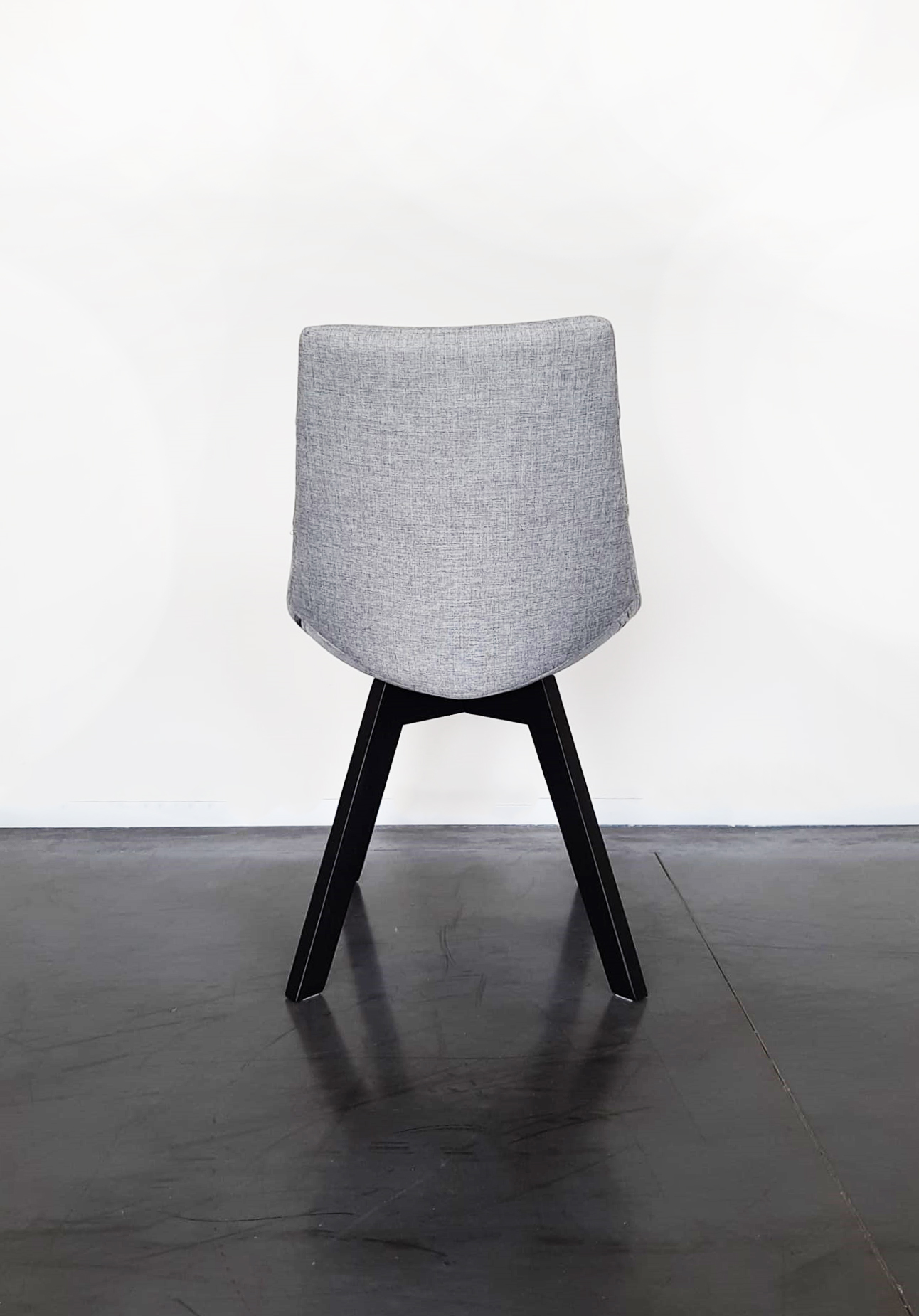 Lissabon stoelen van Evolution Design Stoelen in zowel kunststof als