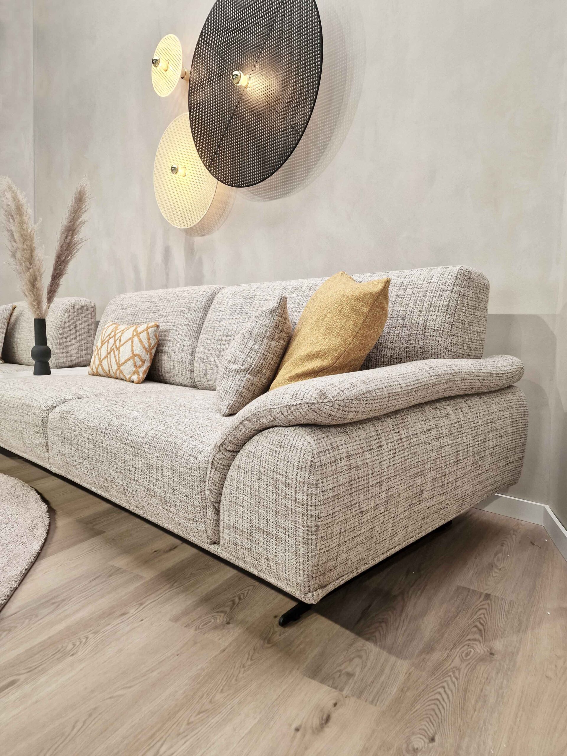 leeuwerik Scarp dynamisch Design zetels van Evolution | Sienna sofa: Strakke sofa met ronde vormen.