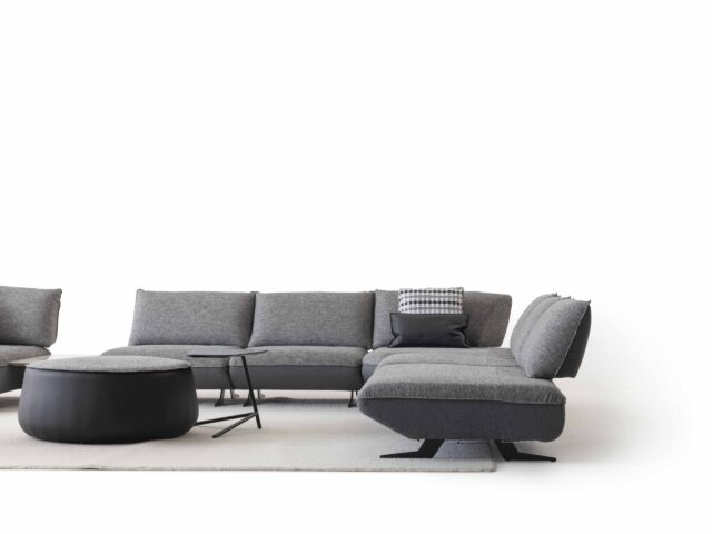 Symba Hoeksalon-Design sofa-Grijze hoeksofa-Strakke zetel-Zwarte poten-Interieurwinkel-MEubelwinkel